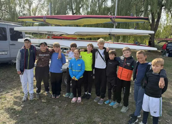 Перші старти та перші перемоги: веслувальники «КДЮСШ з водних видів спорту» ТМР виступили на змаганнях у Бурштині